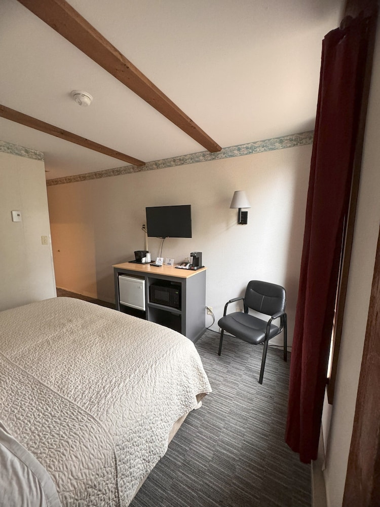Lake Ontario Motel & Inn - photo 22