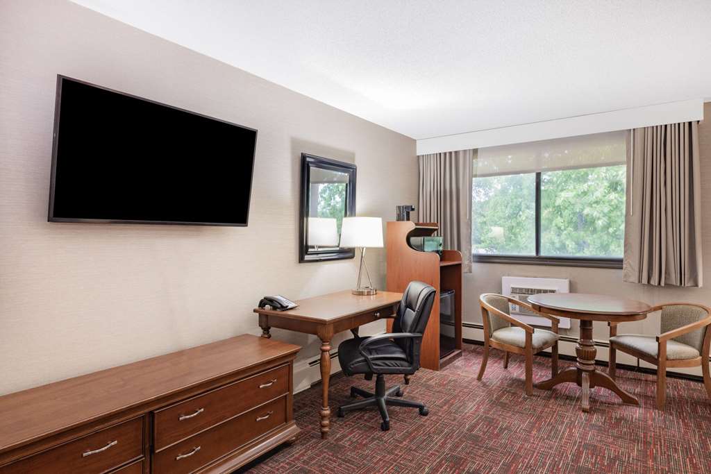 Ramada by Wyndham Grand Forks - photo 29
