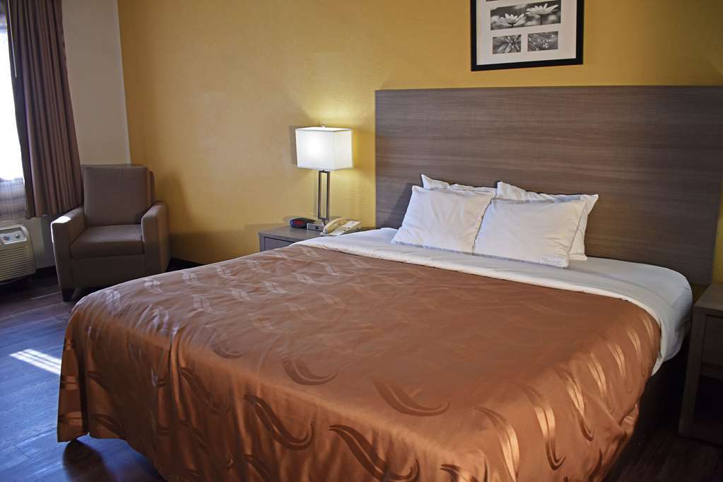 Quality Inn & Suites Kearneysville Martinsburg - photo 11