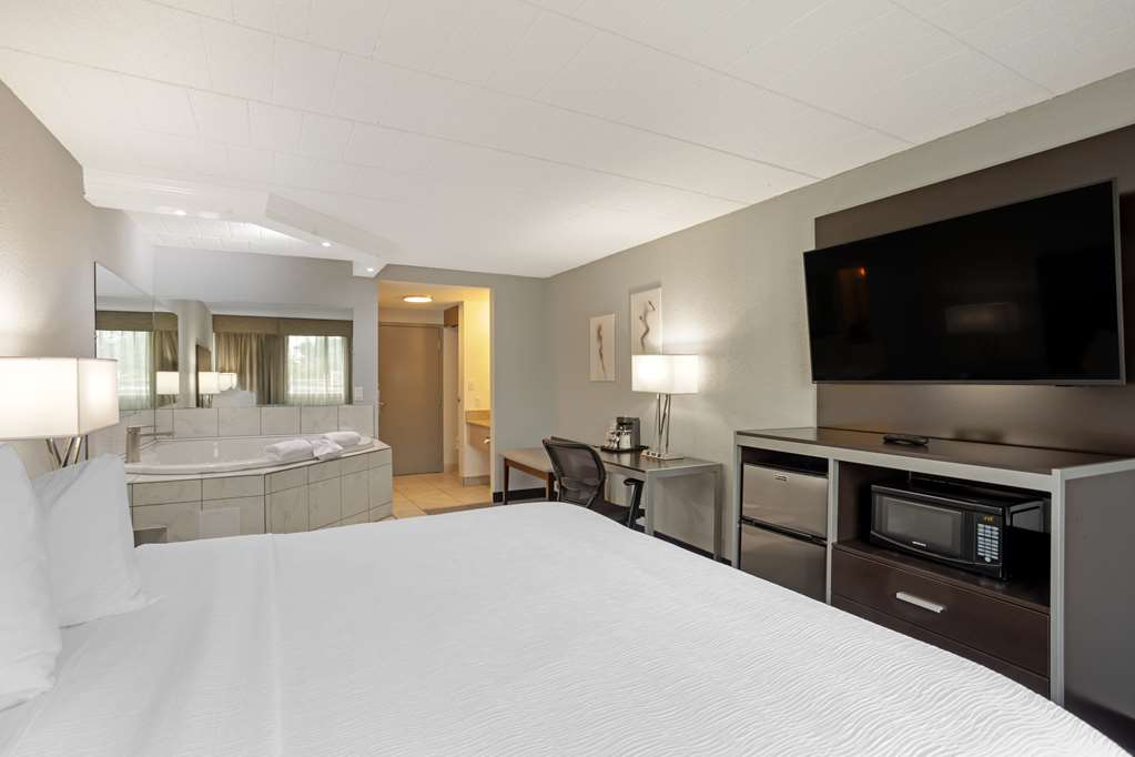 Best Western Plus Reading Inn & Suites - photo 36