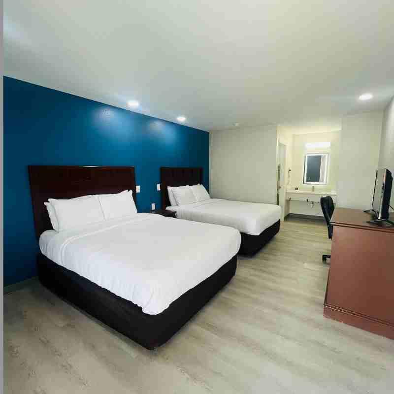 Hallmark Inn and Suites - photo 8