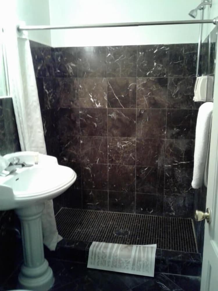 Sterling Gardens Hotel - photo 38