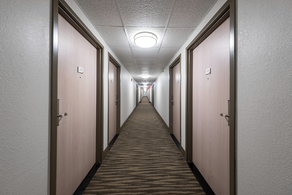HomeTown Inn by Red Roof East Syracuse - photo 41