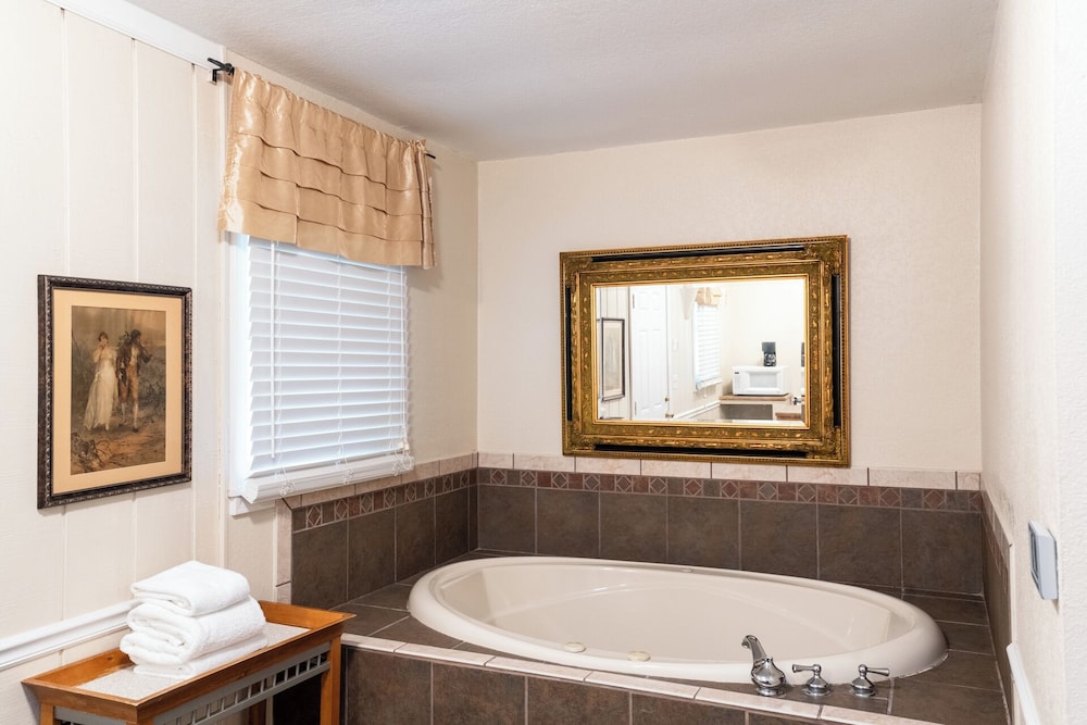 Lake Lure Inn & Spa - photo 35