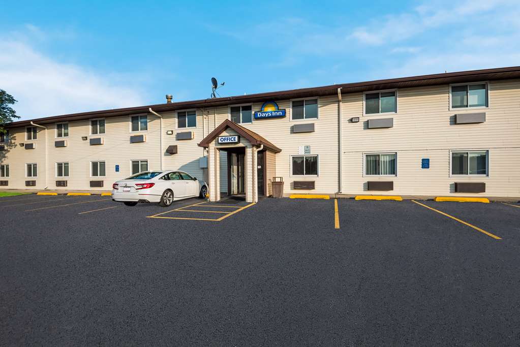 Days Inn by Wyndham Ankeny Des Moines - photo 2