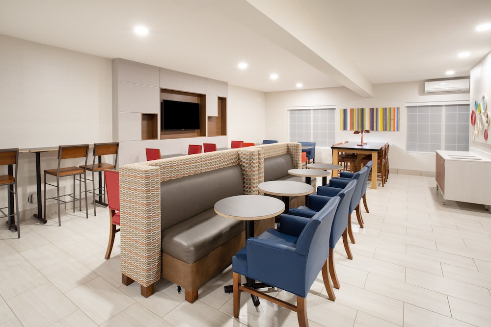 Holiday Inn Express & Suites Lincoln City by IHG - photo 27