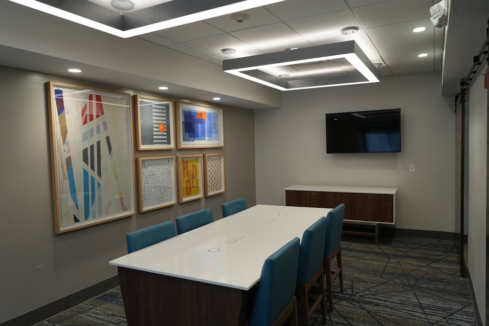 Holiday Inn Express & Suites Flowood by IHG - photo 57