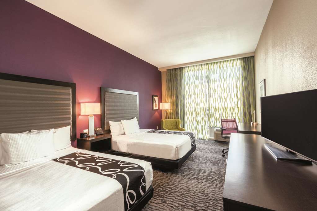 La Quinta Inn & Suites by Wyndham Memphis Downtown - photo 21