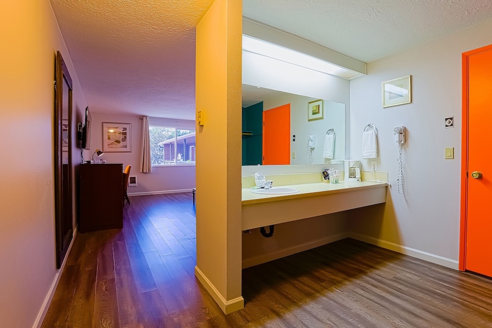 Coast River Inn by OYO Seaside - photo 75