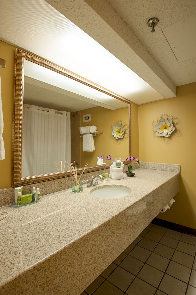 MCM Elegante Hotel and Suites - photo 3