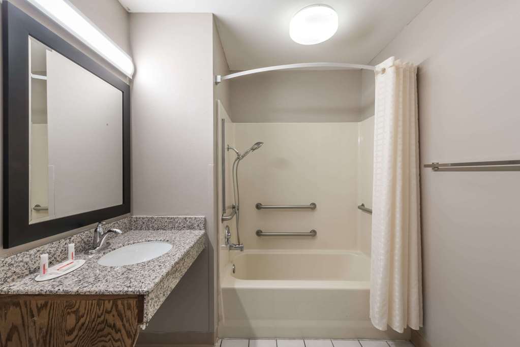Super 8 by Wyndham Alexander City - photo 13