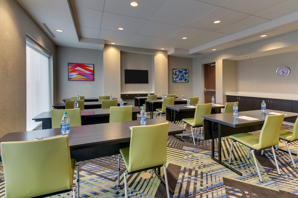 Holiday Inn Express & Suites Nashville Metrocenter Downtown by IHG - photo 57