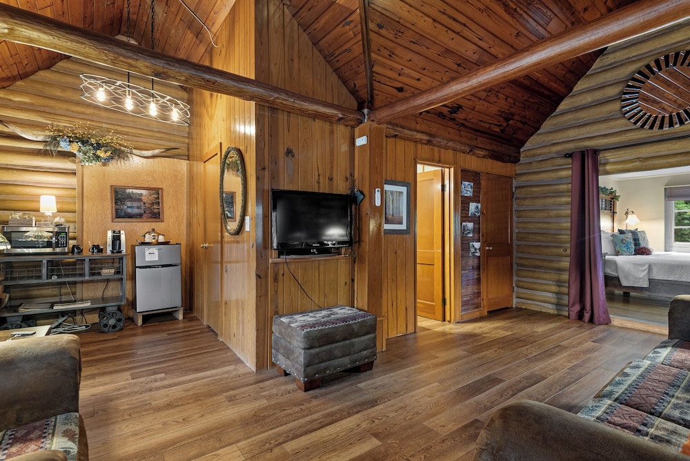 Tall Pines Inn - photo 39