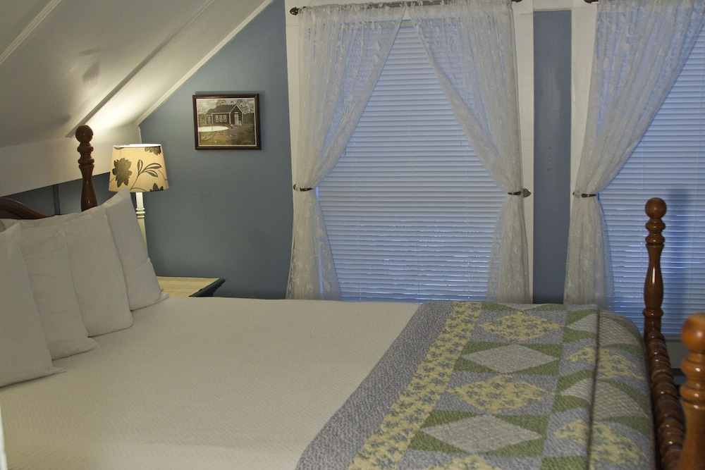 The Vermont Inn - photo 15