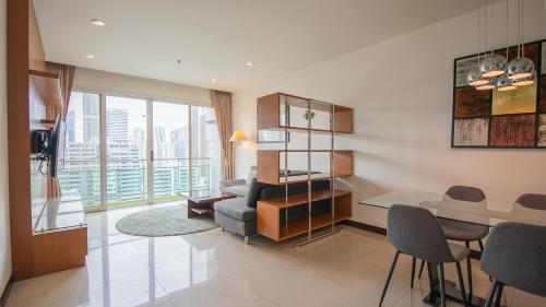 Prime 11 High Floor Over Pool 2 Br 2 Balcony