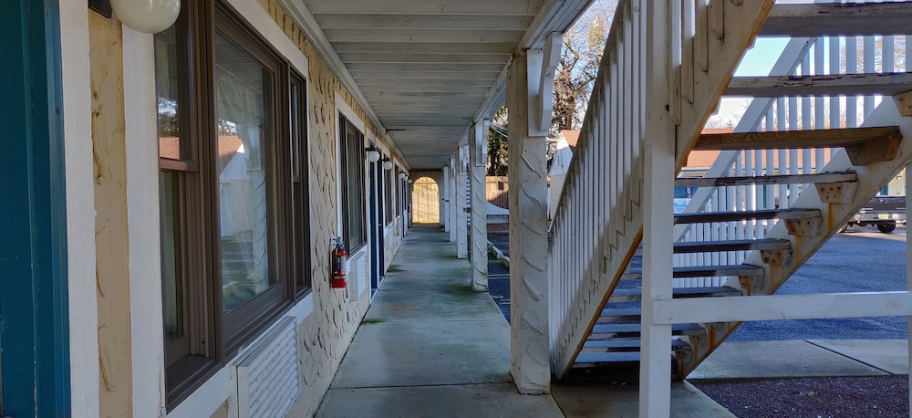 Point Pleasant Inn - photo 13