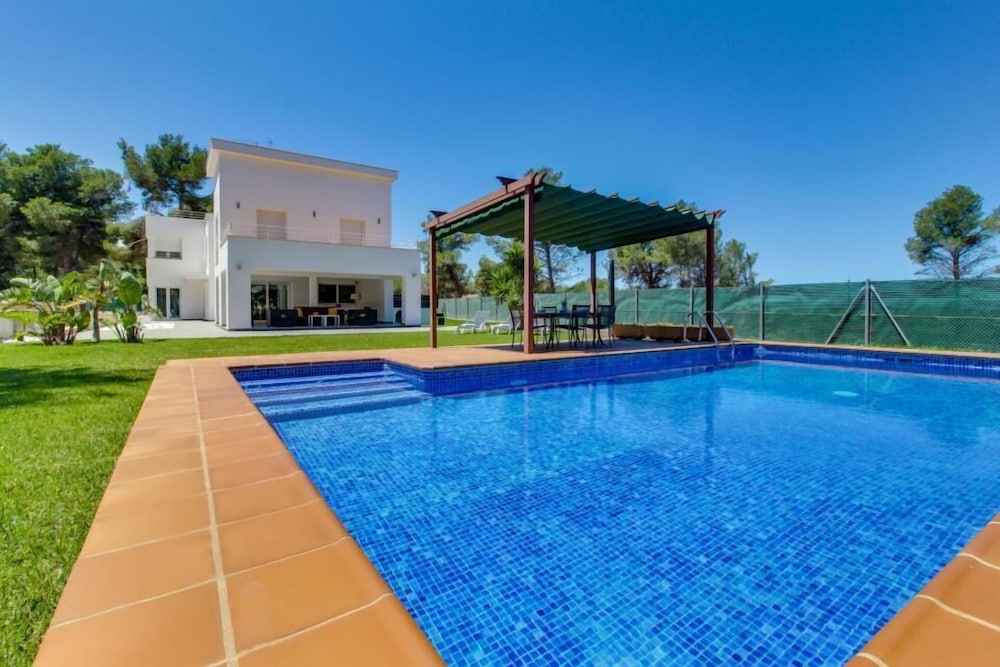 Villa Rino — 4-Star Luxury Hotel in Javea, Spain
