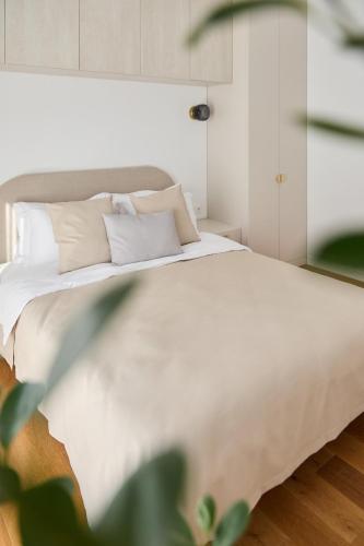 White I One Bedroom Apartment I One Cotroceni Park — 4-Star Luxury Hotel in Bucharest, Romania