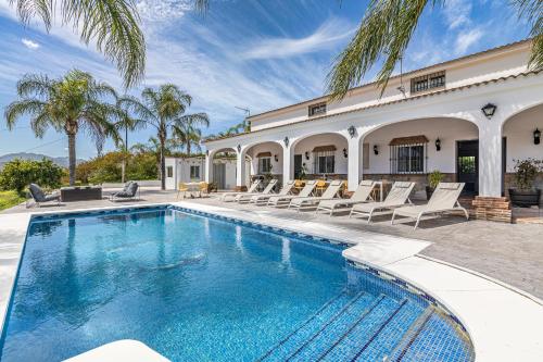 Ayma Villa Los Naranjos — 4-Star Luxury Hotel in Alhaurin El Grande, Spain