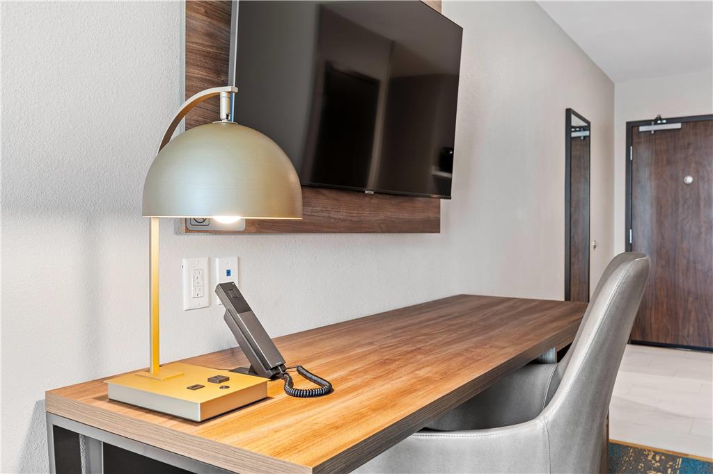 La Quinta Inn & Suites by Wyndham La Habra - photo 40