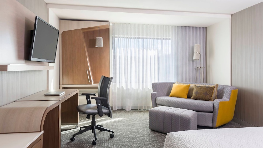 Courtyard by Marriott South Bend Downtown - photo 2