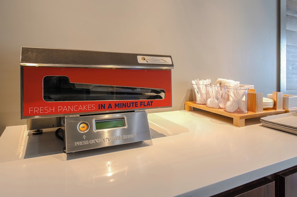 Holiday Inn Express Hartford Newington by IHG - photo 62