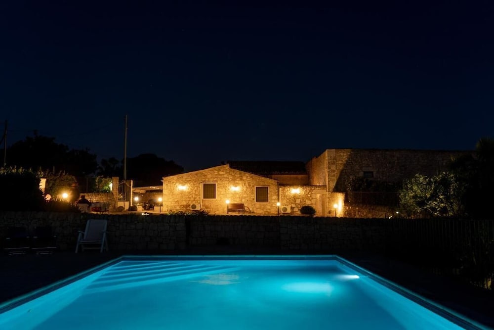 Ilice Relax e Nature 12 People — 4-Star Luxury Hotel in Ragusa, Italy
