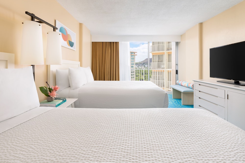 The Twin Fin Hotel - photo 32