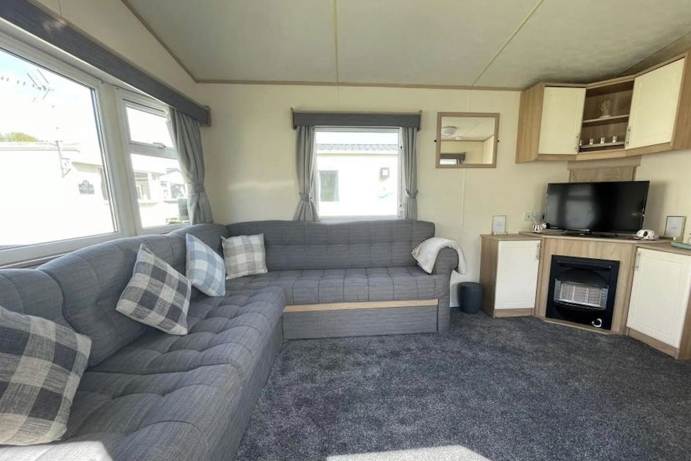 3 Bed Caravan Sleeps 8 Parking Bbq Pool in Clacton-On-Sea, United Kingdom