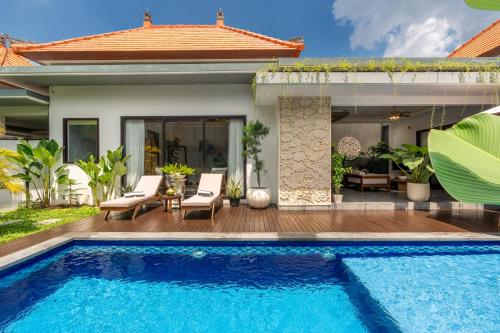 Villa Taj Luxury 3 bedroom Pool Villa Near Seminyak — 4-Star Luxury Hotel in Kerobokan, Indonesia