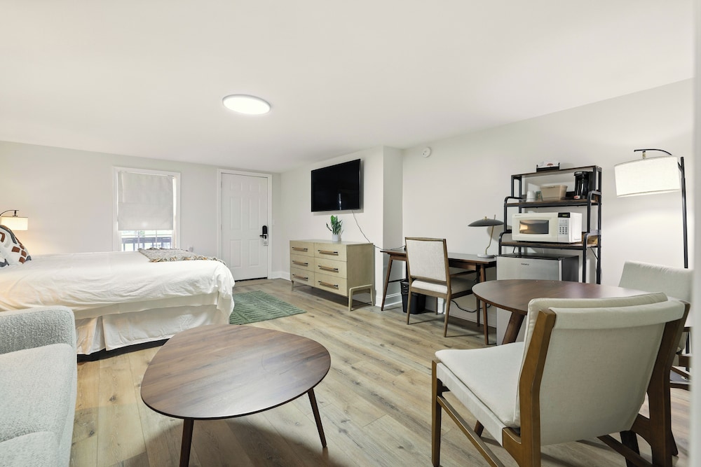 Hillside Motel LLC - photo 22