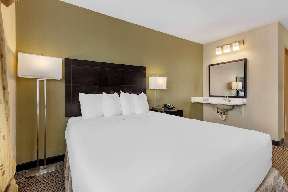 Hotel Watertown - photo 13