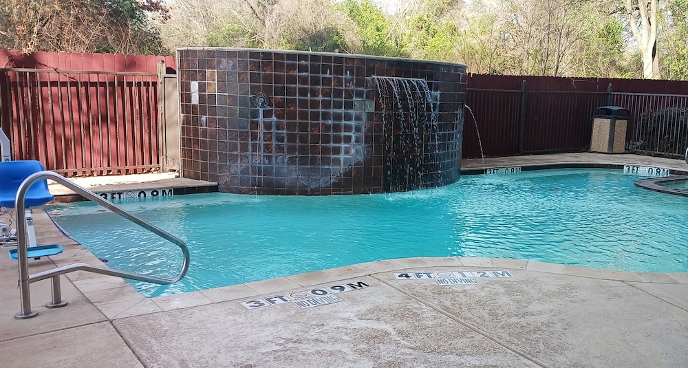 Red Roof Inn & Suites Longview - photo 17