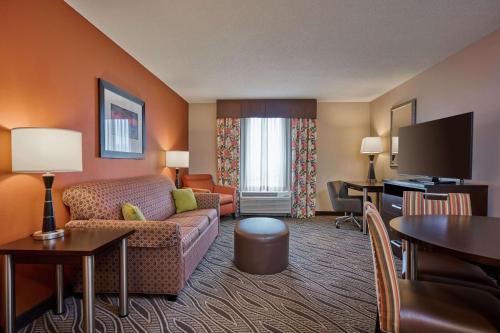 Evansville Plaza Hotel And Suites - photo 15