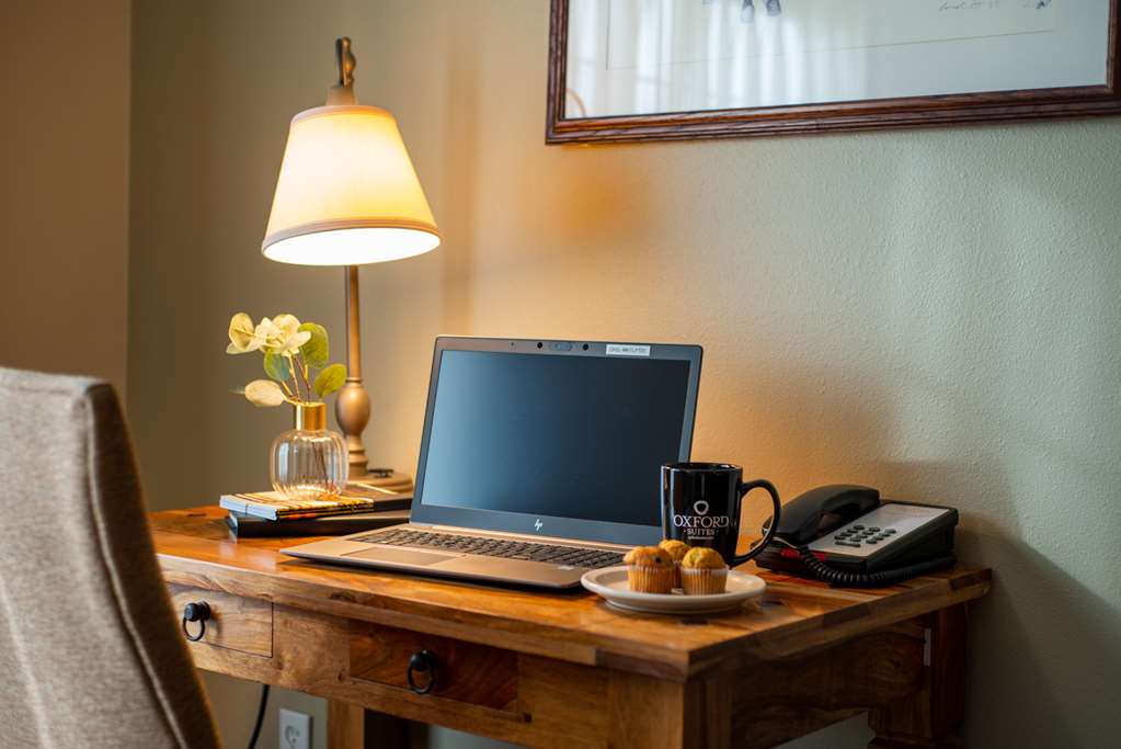 Oxford Suites Pendleton - photo 3