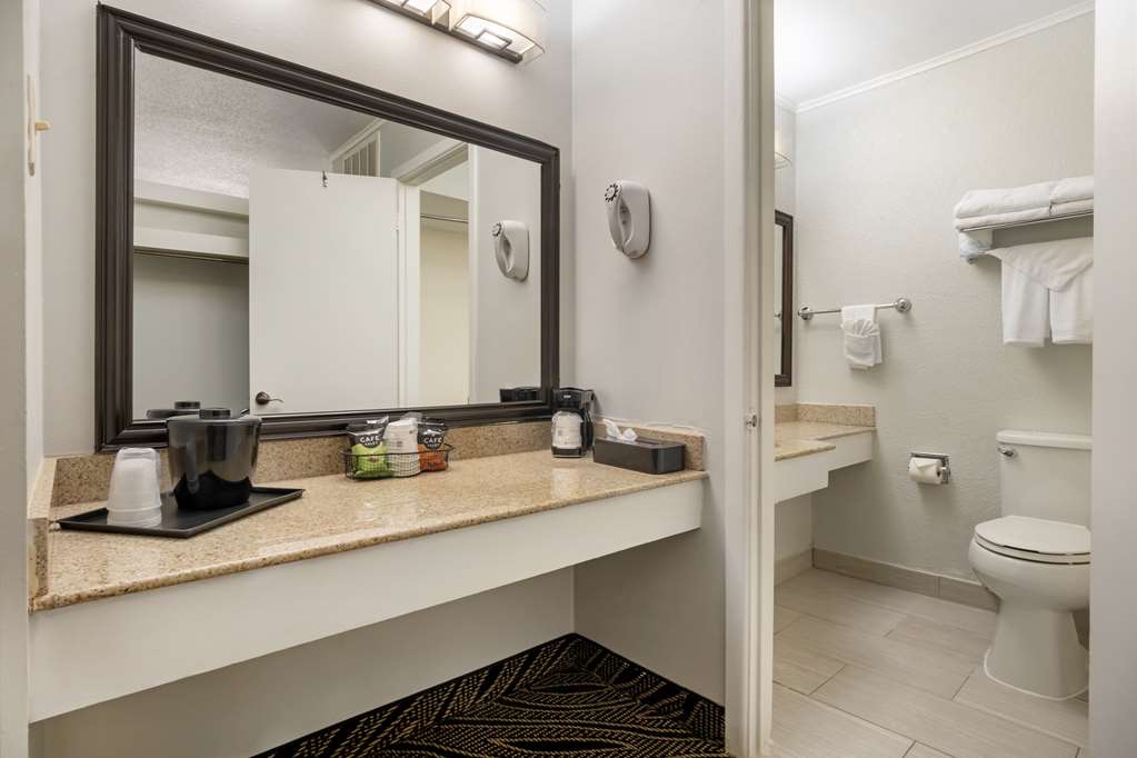 Best Western Red Carpet Inn - photo 39