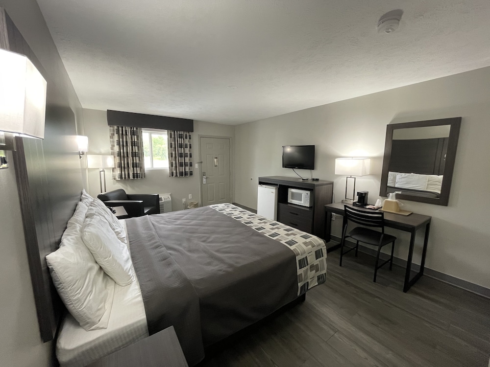 Embassy Inn - photo 8
