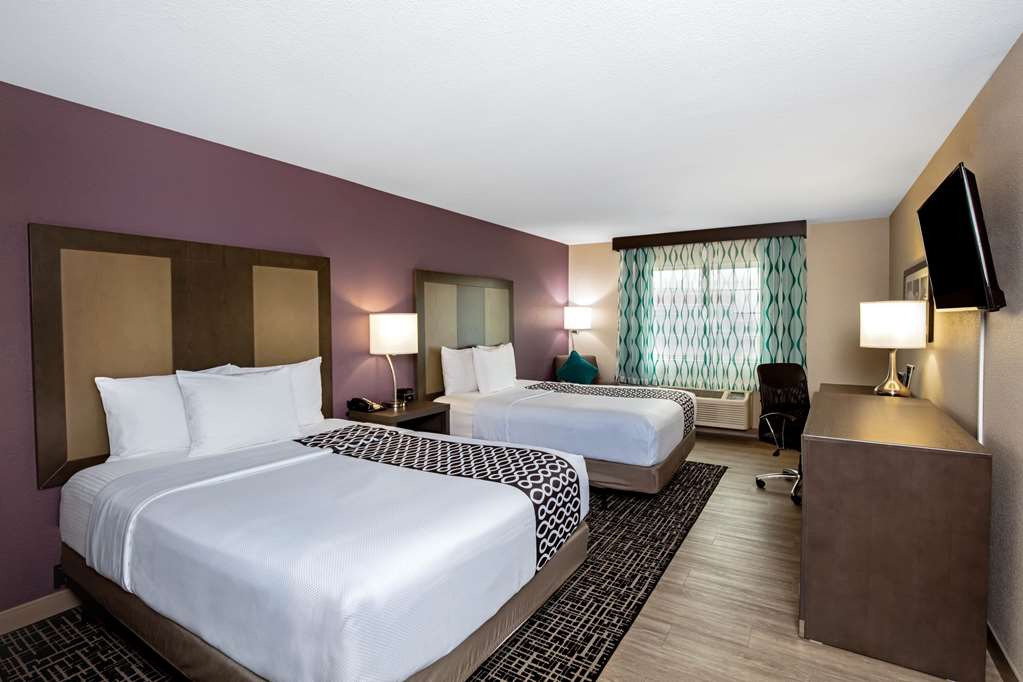 La Quinta Inn & Suites by Wyndham Las Vegas Nellis - photo 13