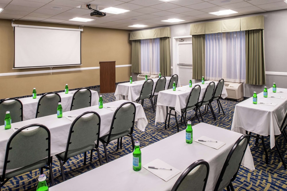 Hampton Inn Eugene - photo 41