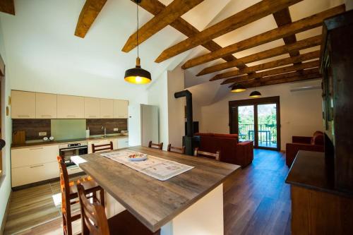 Happy birds apartment — 4-Star Luxury Hotel in Bar, Montenegro