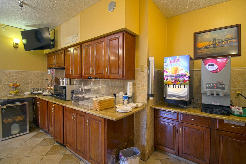 Geneva Motel Inn - photo 36