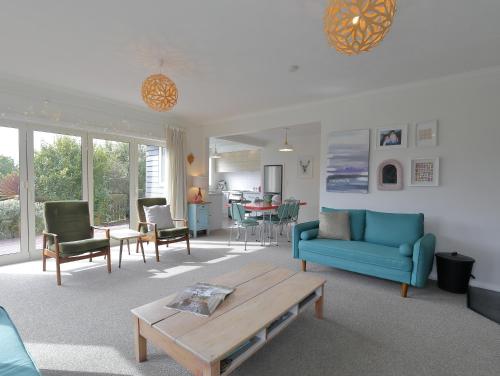 The Clearwater Cottage Te Anau Holiday Home — 4-Star Luxury Hotel in Te Anau, New Zealand