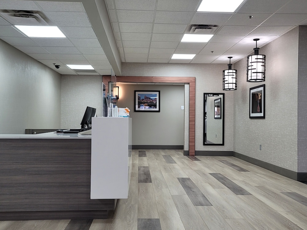 Clarion Pointe Franklin Nashville Area - photo 2