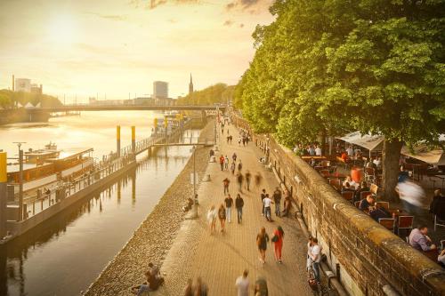 Aparthotel an der Schlachte Bremen City Boxspringbett free parking in Bremen, Germany