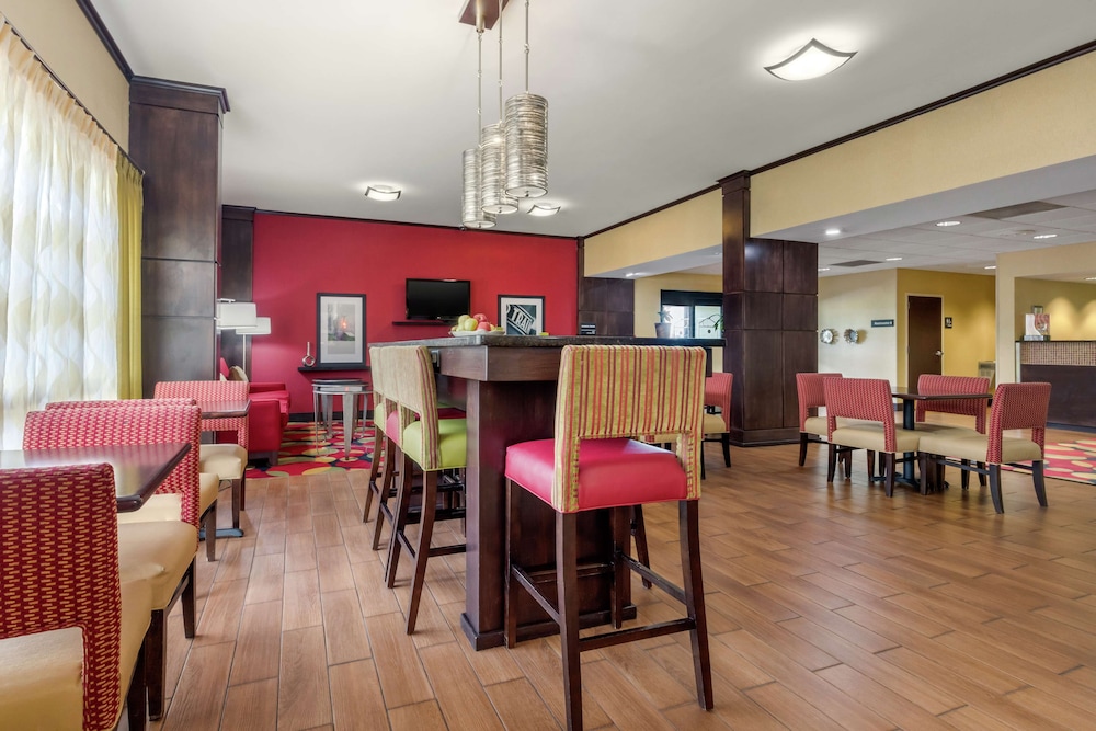 Hampton Inn Brookhaven - photo 16