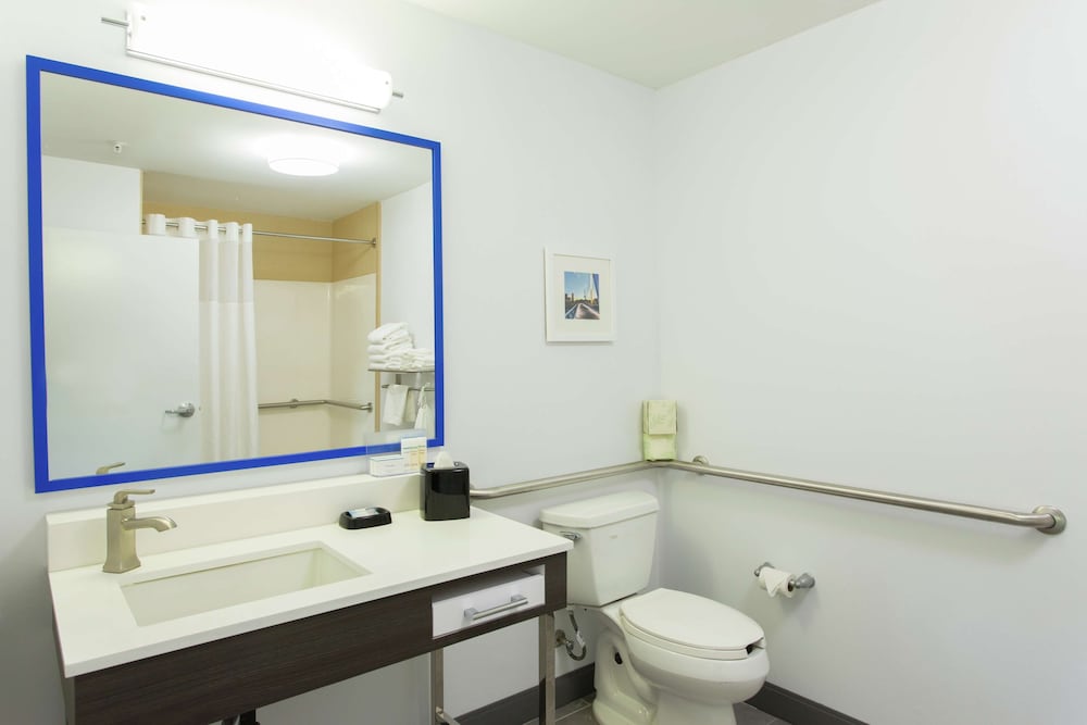 Hampton Inn & Suites Ankeny - photo 25