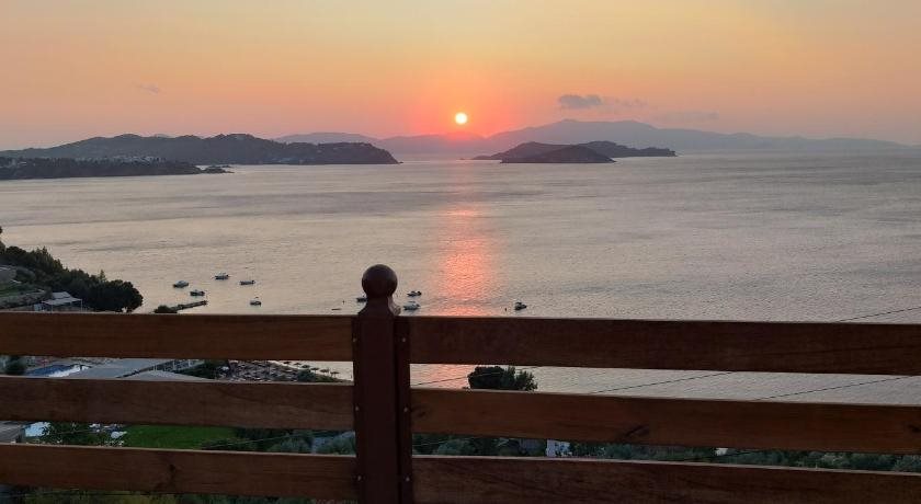 Mandaniki Apartments — 4-Star Luxury Hotel in Skiathos, Greece