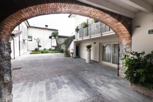 Corte Elvira — 4-Star Luxury Hotel in Manerba Del Garda, Italy