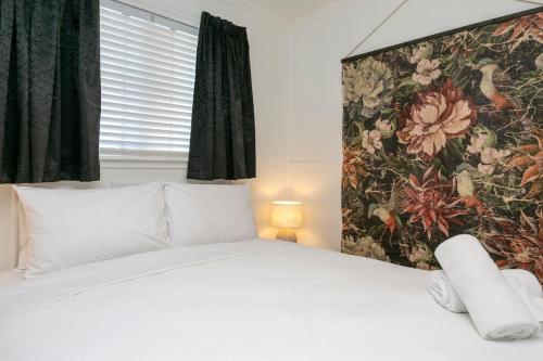 Wanderlust Retreat Quaint and Romantic Cottage — 4-Star Luxury Hotel in Taupo, New Zealand
