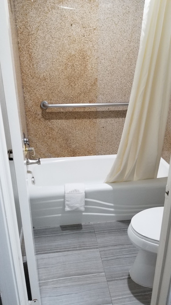 Prestige Inn - photo 18